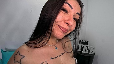 Pamela Urach estreia e pela primeira vez na vida faz anal