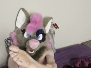 Furry murrsuiter showing his feet while jerking off to the thought of rabbits~.