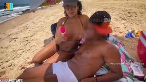 realizador baiano, corno manso convida comedor para passar o dia na praia com a esposa kriss hotwife e grava sua esposa namorando , chupando a rola do negao , transando na praia e bebendo leiti