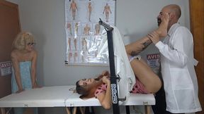 Duas amigas v&atilde_o ao ginecologista clandestino!