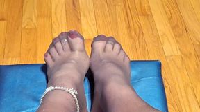 Do U Love Feet, Toes or Pantyhose?