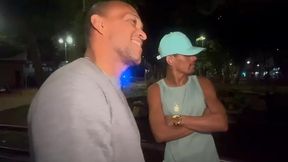 na praca com um amigo, e fomos parar no ap do coroa gostoso