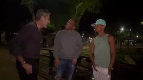 na praca com um amigo, e fomos parar no ap do coroa gostoso