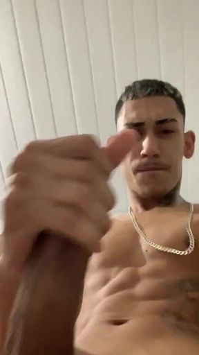 Daddy Gay: Magrinho tatuado goza masturbando