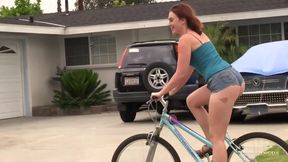 Jodi Taylor attracts a horny stranger by cycling in her high heels and tight pants