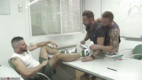 Hardkinks - a Professor Fucked by His Students
