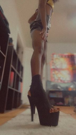 long legs and latex 😮‍💨