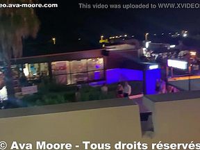 Ava Moore - à la chaîne avec des inconnus sur les coursives du Cap d'Agde - PORNO REALITE