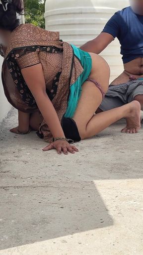 Komal Went to the Roof, Called Her Friend Behind Her, People Are Watching From All Sides.