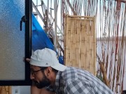 Espiando a mi vecino por la ventana quitandose la ropa frente a su espejo en su habitación - Hwary