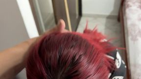 sexi madrastra limpiando el cuarto con pantalones ajustados y su hijastro no pudo resistir la tentacion de su gran culo