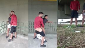 fodendo na marginal tiete,na passarela,carros passando ,eu e meu primo fodendo