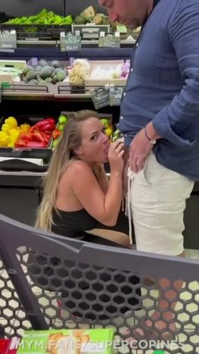 Naughty harlot mind-boggling public sex video