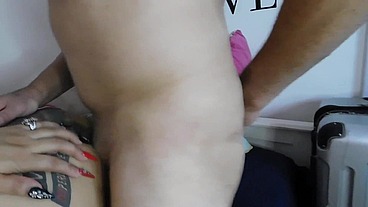 VENI AL SILLON Y COJEME BIEN EL CULO O NO TE TRAIGO MAS PLATA ...