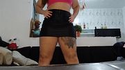 Quando a marido sai ela vai pra cam se exibir pra macho em troca de dinheiro