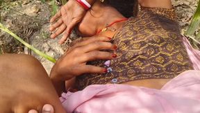Bangali dehati  husband apne wife ko jungal me boudi chod diya.indian Desi Village viral Sex video.bhaiya bhabhi ko khet me pela