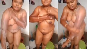 Deshi grammo jamai taar bou ke prochaar kore bondhu'r kache