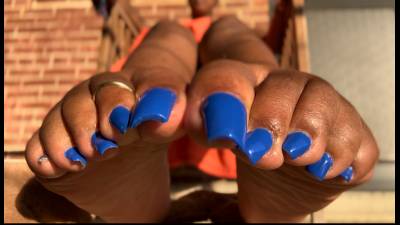 BIG BLUE TOES