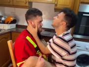 El bombero se lo folla en todas las posiciones