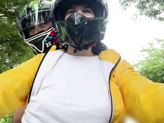 Picking up DIDI Customer Without Bra!