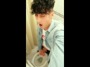 Twink drinks own piss - using hand for drinking pee