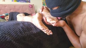 THE FOOTWORSHIP BANDIT ▪︎ SOLES AND TOES FOR BREAKFAST