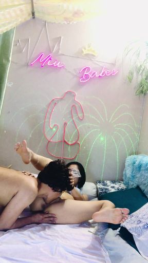 Captivating moment from &quot;Singaporean girl seduces her lover&quot;