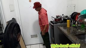 mulher de 21 anos beijando e fode com o tiu zao no quarto dela ela da o cuzinho para o tiu zao