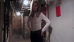 Maman Bourgeoise Enculee Dans Une Cave De Cite Sans Capote
