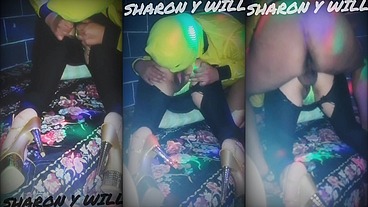 Sharon hot Wife le arrancan la ropa. Y le dan una rica mamada de culo y se la terminan cogiendo empinada