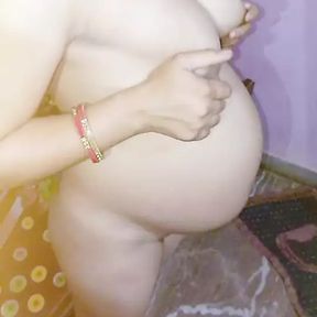 Desi pregnant wife playing her body with his boyfriend and fucking her pussy