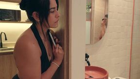 milf consigue a su innocent hijastro oliendo sus pantys!! asi que decide hacerlo correrse en su boca