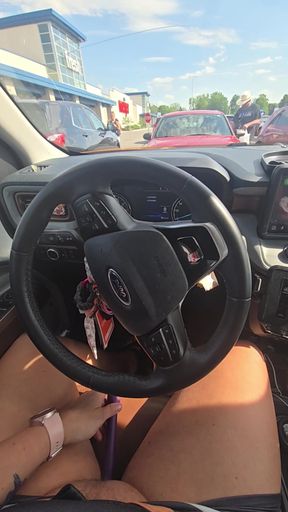 Amateur solo girl masturbating in her car