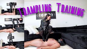 Lilli Bayle – Trampling Training