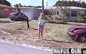 Mofos  stranded teens  kiera daniels  blondes juicy booty bounces