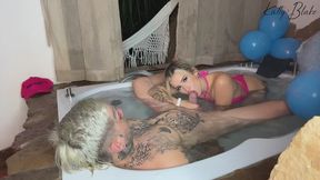 Deep blowjob in jacuzzi