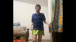 Maricon probando su nueva falda