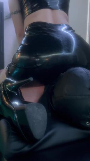 Facesitting & Grinding on slaves face/ he eats me out in Latex Skirt & Heels! Cum on feet CEI