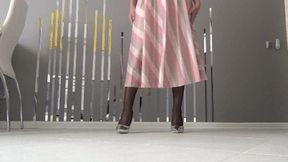 Look under the skirt and jerk off a