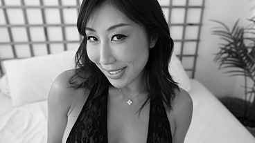 ASIÁTICA COCHINA RECIBE GANGBANG DOBLE PENETRACION NICOLE DOSHI