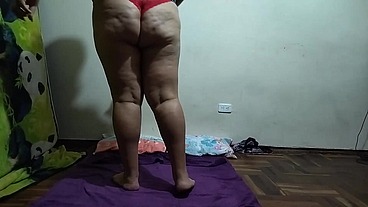 espió a mi Madrastra mientras ella se ejercita Luego me descubre le pido que si la puedo follar ya que mi padre no esta Se NIEGA pero Logro convencerla VALLA FOLLADA LE DOY
