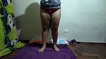 espió a mi Madrastra mientras ella se ejercita Luego me descubre le pido que si la puedo follar ya que mi padre no esta Se NIEGA pero Logro convencerla VALLA FOLLADA LE DOY