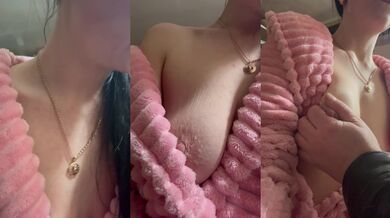 Boobs instead of tips for the courier