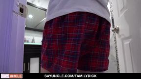 Dakota Lovell Sneaks On His Stepdaddy JaxThirio While He Is In The Shower