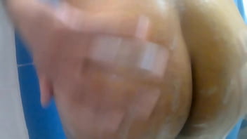 Este culito en la regadera se acordo de ti y tiene ganas