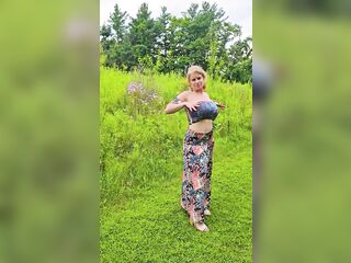 BIG AGED MOMMY TITTY outdoor movies from my ONLYFAN Page released