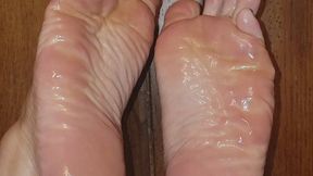 Oily Wrinkly Soles, Up close!