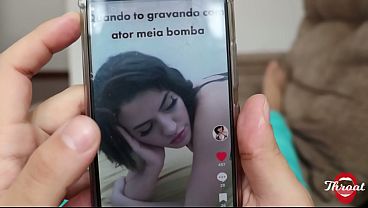 MInha meia-irm&atilde_ adora usar os pezinhos para me masturbar e a abocanhar meu pau na aus&ecirc_ncia de nossos pais
