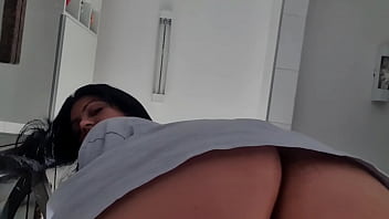 CAIU NA NET !!! C&Acirc_MERA LIGADA FLAGA BUNDA ENORME SEM CACINHA EM PLENA LUZ DO DIA ... DETALHES APARECE