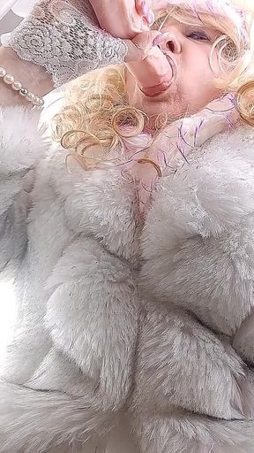 Transbride Cumcovered in Bridalchamber